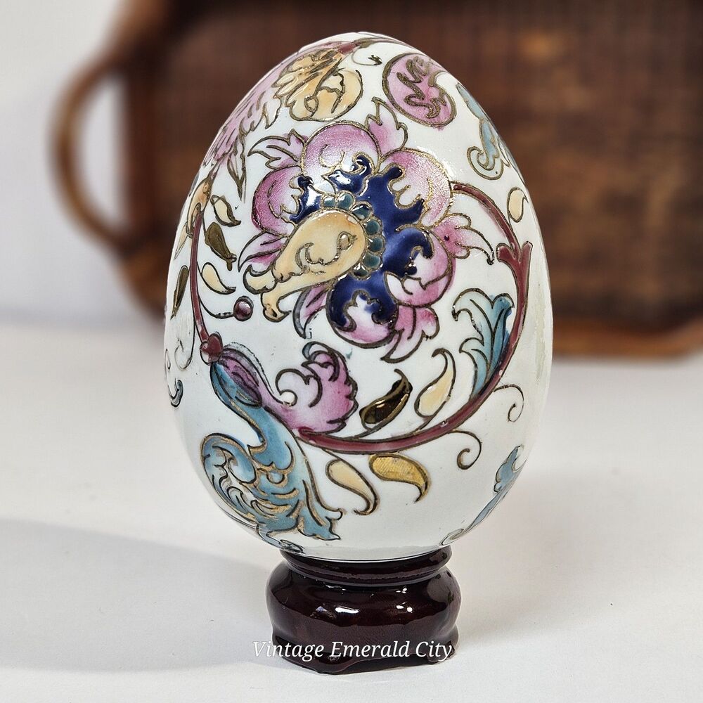 Vtg Chinese Asian Etched Hand Painted White Moriage Porcelain Egg Wooden Stand